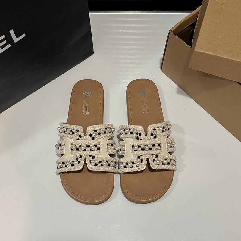 2025 summer new Xiaoxiangfeng flat-bottomed slippers women wear spring soft-bottomed fairy versatile pearl beach sandals