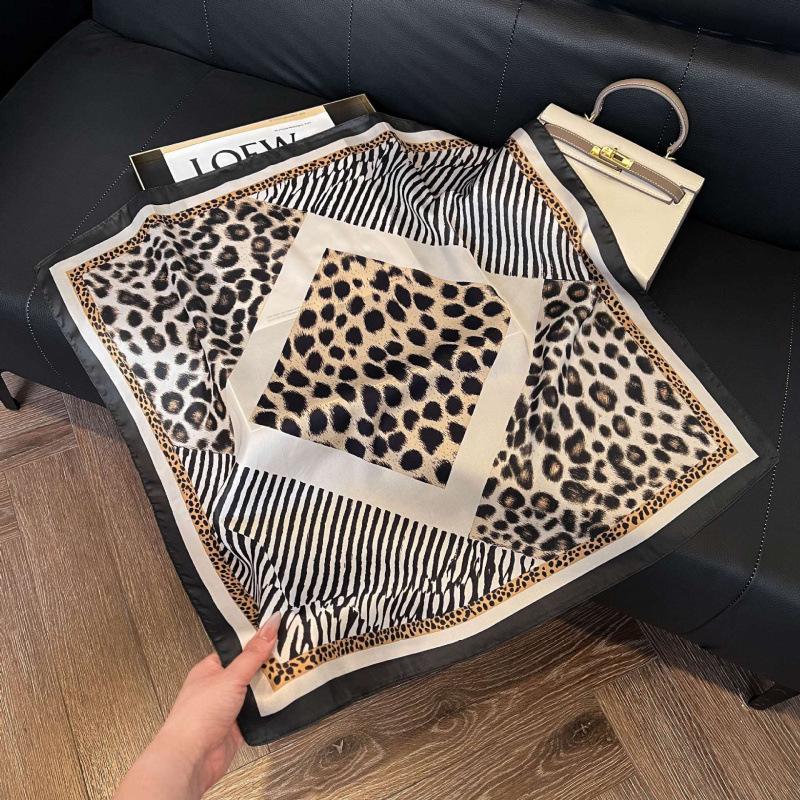 New 71 * 71cm Korean version small square scarf women's silk scarf spring and summer thin sunscreen scarf neck protection tied bag headband scarf