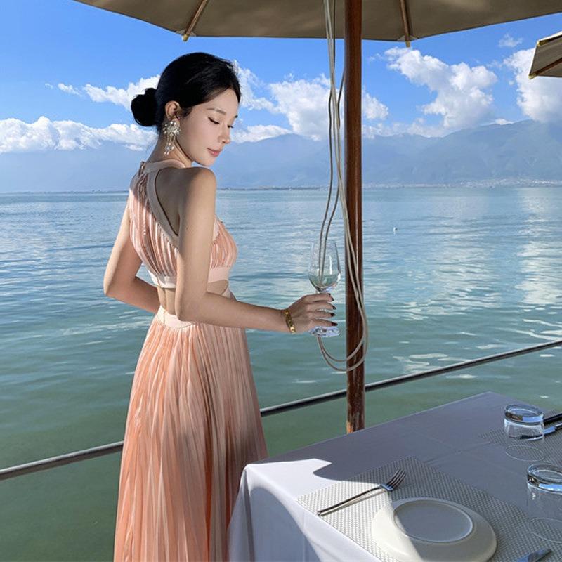 Summer New Birthday Dress Women's Seaside Vacation Beach Dress High-end Neck Dress