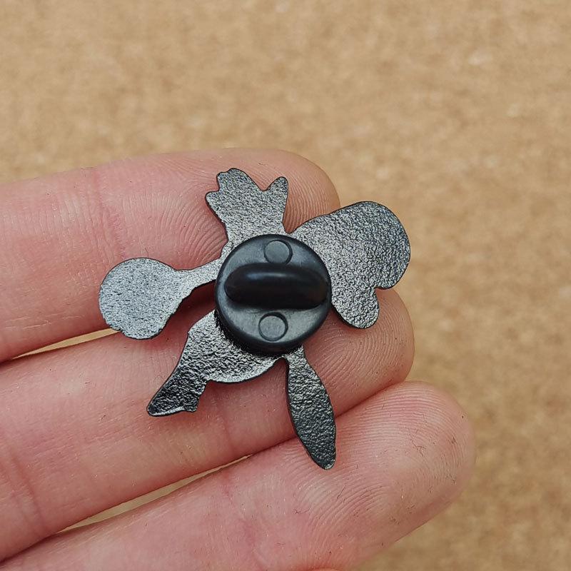 Scizor Anime Brooch For Backpacks Enamel Pin Mantis Metal Brooch Pin For Women Badges Pin Brooches Jewelry Accessories