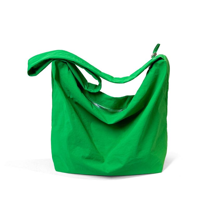 

Korean new casual nylon tote bag simple and fashionable, large capacity one-shoulder versatile crossbody commuter bag зелений