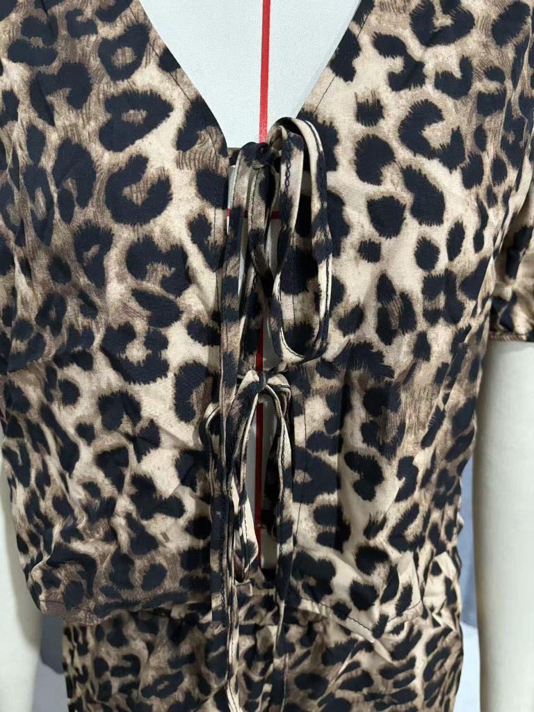 Spring New Arrival: Women's Leopard Print Short Sleeve Shorts Set