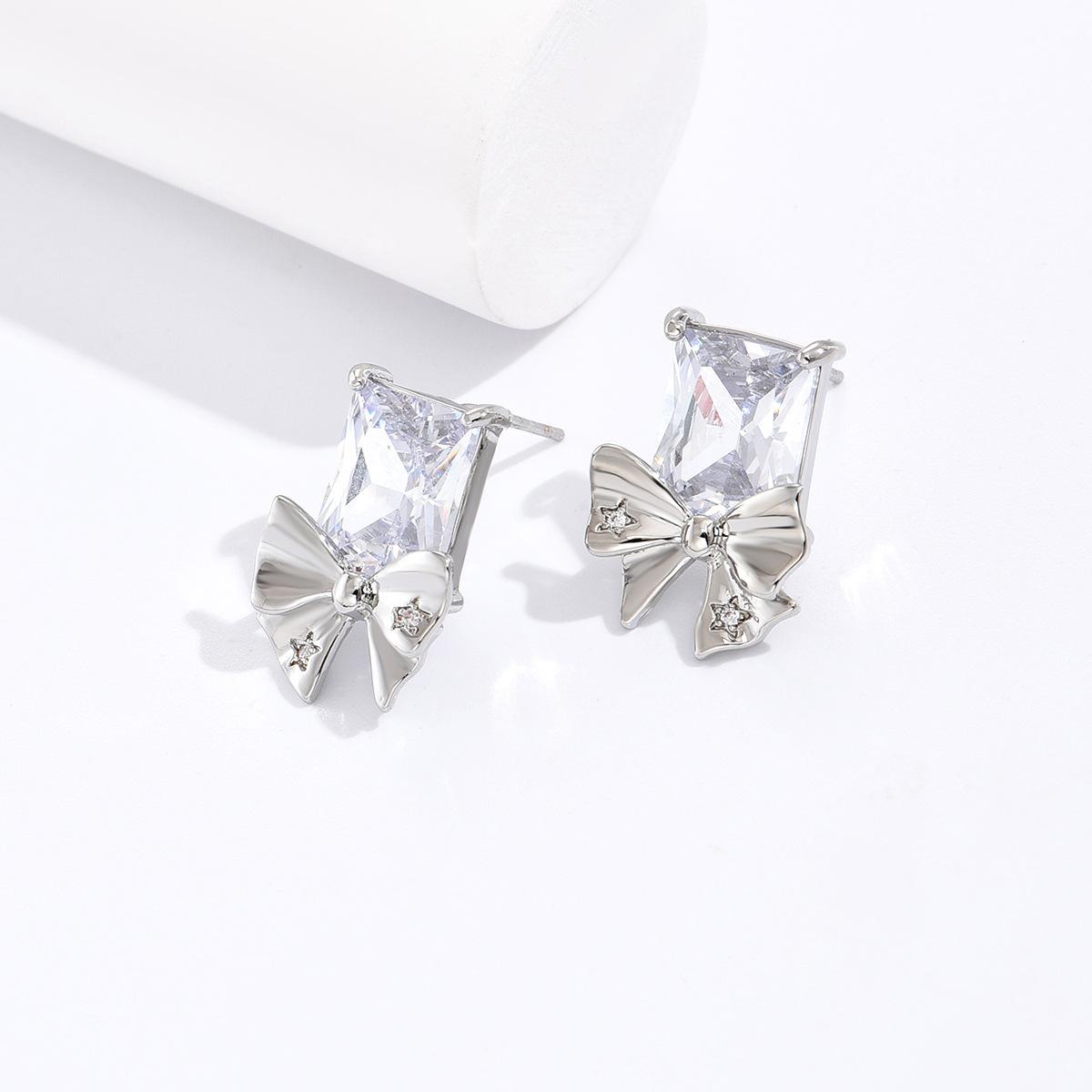 

New Bow Shaped Square Earrings with A Unique and Niche Personality, Anti Allergic Temperament, and Versatile Earrings серебряный