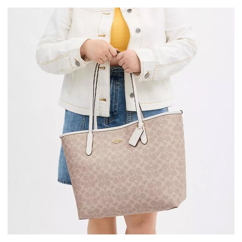 COACH City 33 classic presbyopic snap closure tote bag tote bag shopping bag coated canvas portable shoulder bag large size women's sand color