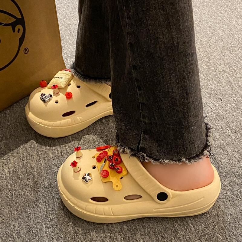 Niche cartoon cute outer hole shoes women's summer new thick-soled non-slip breathable bag head cool slippers soft