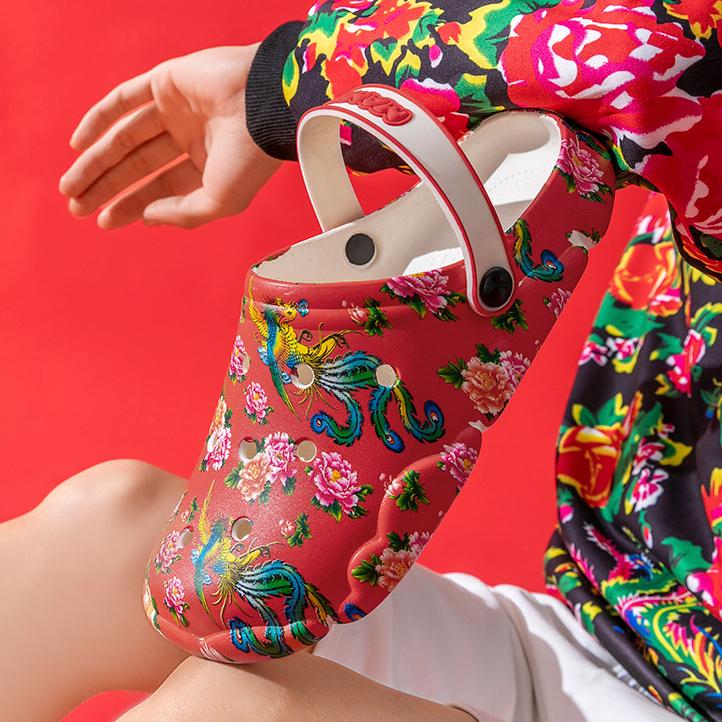 Red Hole Shoes for Women Beach Garden Shoes Outdoor Toe Caps Casual Sandals for Men