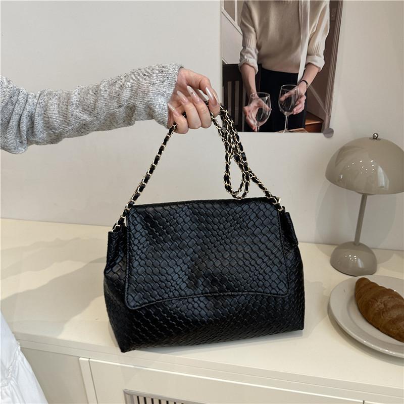Women Fashion Woven Pattern Chain Strap Mini Square Shoulder Handbag For Daily Commute