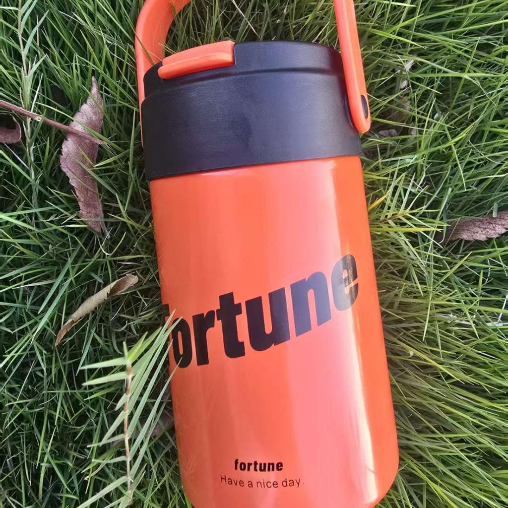 High-value portable sports straw cup, new student cup with tea compartment