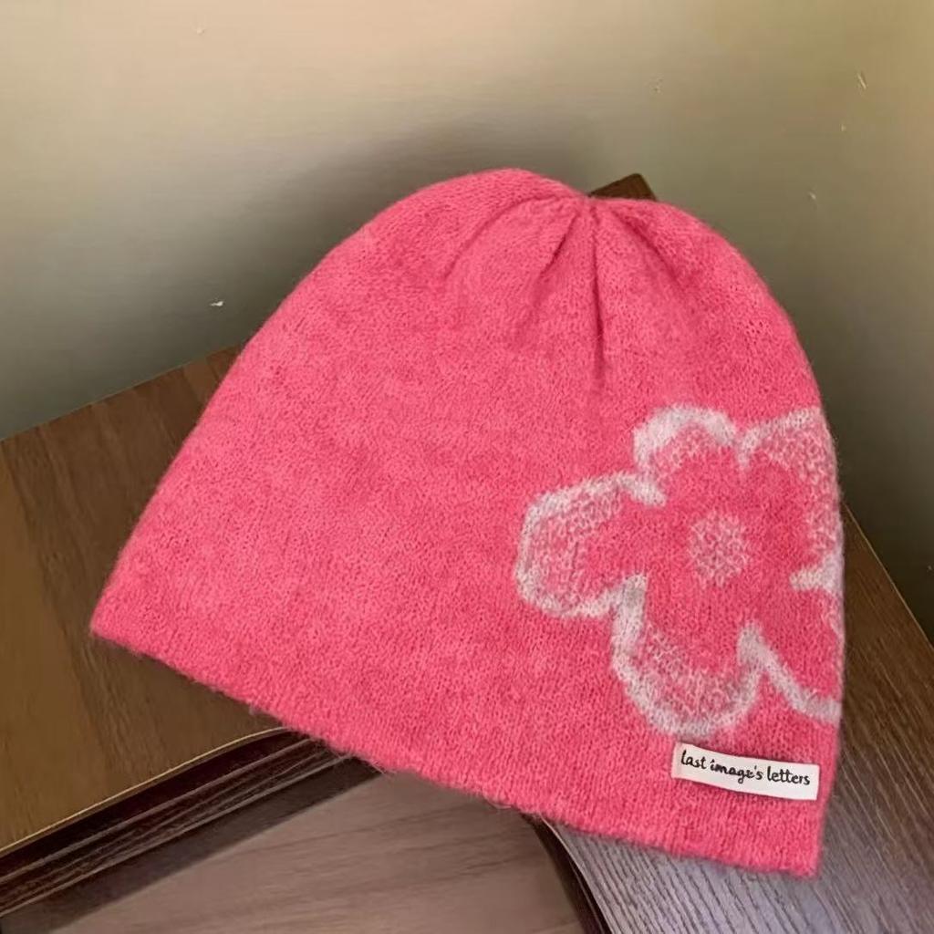 Korean version of fashionable and simple flower knitted cold hat women's winter warm atmosphere heap hat big head circumference bag head hat