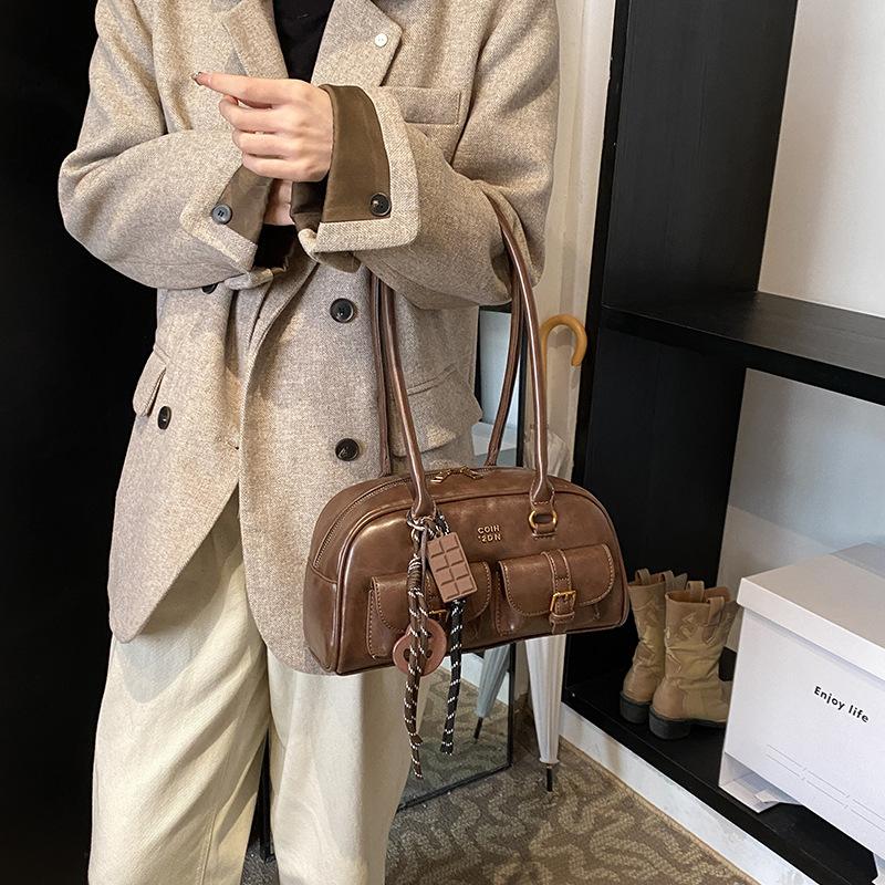 Nová módní retro kabelka Boston z roku 2025, taška Maillard, niche, dojíždějící, taška do podpaží, všestranná, s polštářem, dámská taška