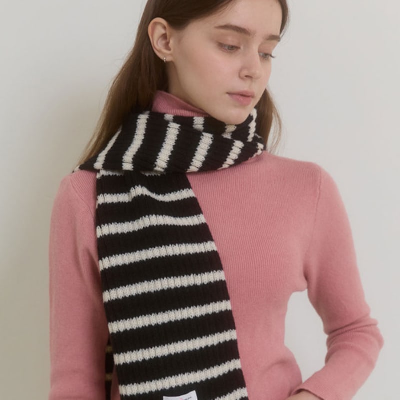 

PINK PINEAPPLE SNUGGY STRIPE MUFFLER_BLACK BLACK_FREE