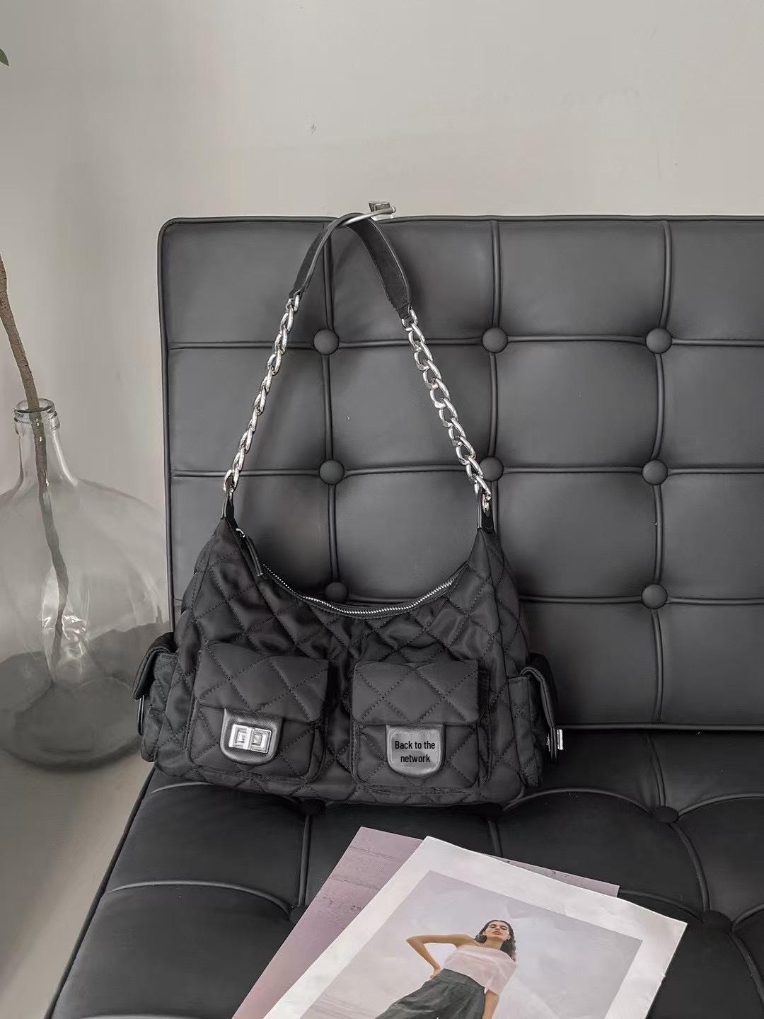 

Трендовая женская сумка-хобо подмышку 2025: Ромбовидный узор, на одно плечо, нишевая мода 26x11x20cm чёрный