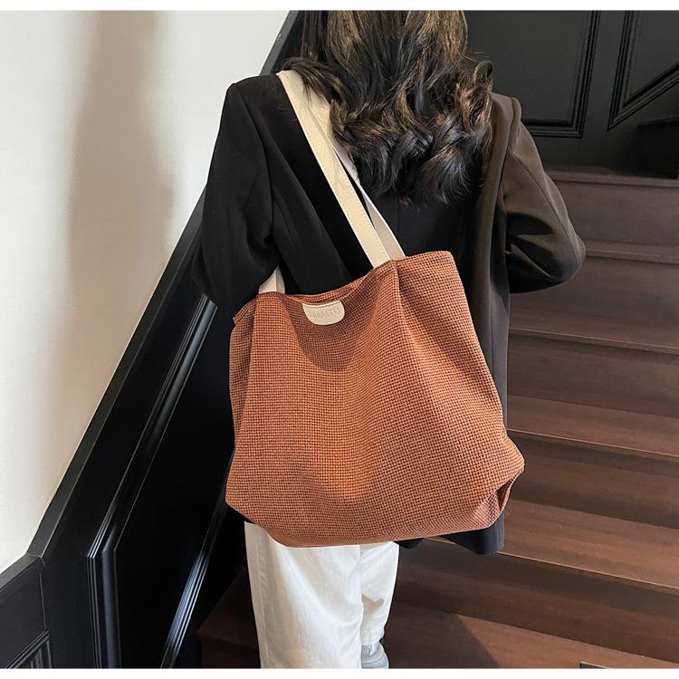 Bag women's large-capacity new spring versatile casual shoulder bag college student class tote bag