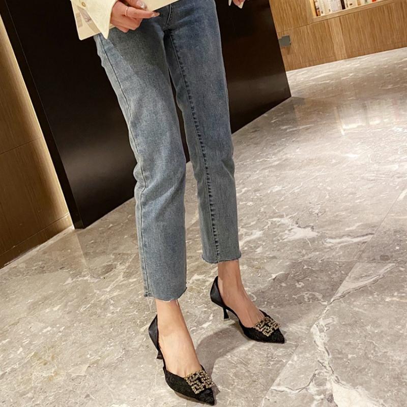 Frühlings-Neue Strass-Schuhe mit quadratischer Schnalle für Damen, vielseitige Satin-High-Heels, Stiletto-Arbeitsschuhe mit flachem Mund