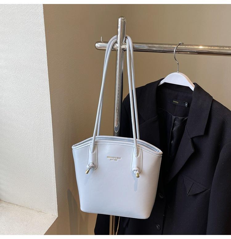 Premium Textured Small Bag Women's New Summer Commuter Versatile Shoulder Bag Fashionable Portable Bucket Bag
