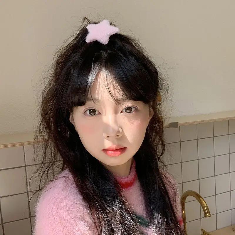 Modische Damen Haarspange mit pastellfarbenem Plüsch-Stern-Design für seitliche Ponypartie und Fransen Süßes und schickes Haaraccessoire