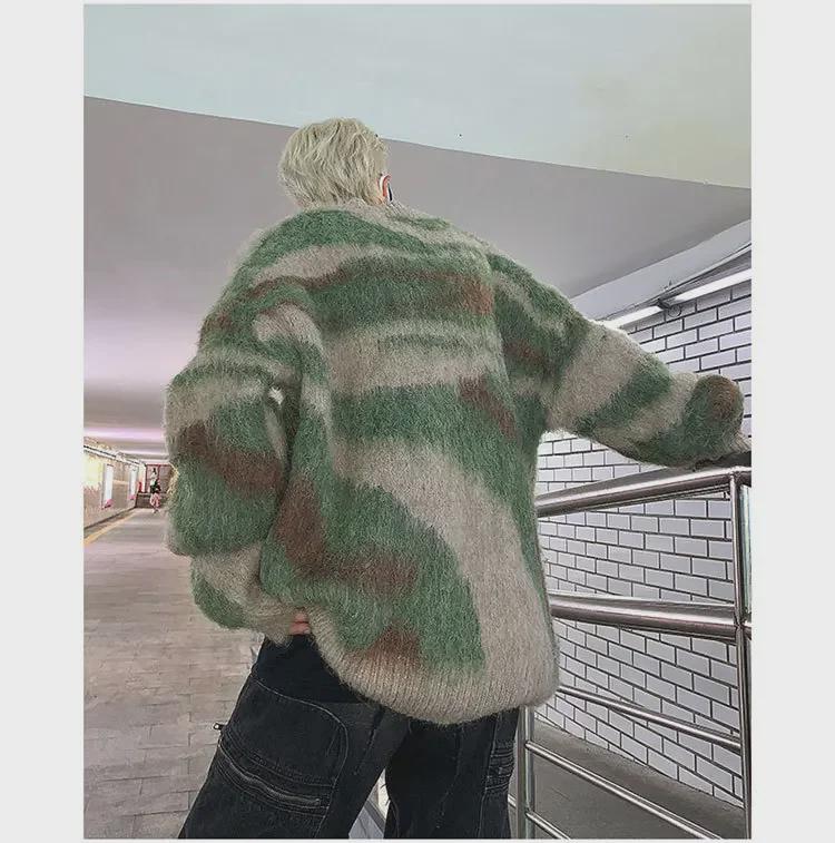 Men's Striped Mink Velvet Sweater: Trendy Japanese Style, Youthful Round Neck Pullover for Autumn and Winter.