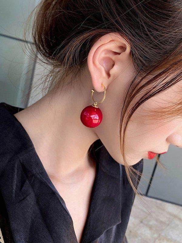 

Beaded Hoop Earrings with C Shaped Design Statement Dangle Drop Bead Earring for Women Modern Minimalist Style Jewelry One Size красный