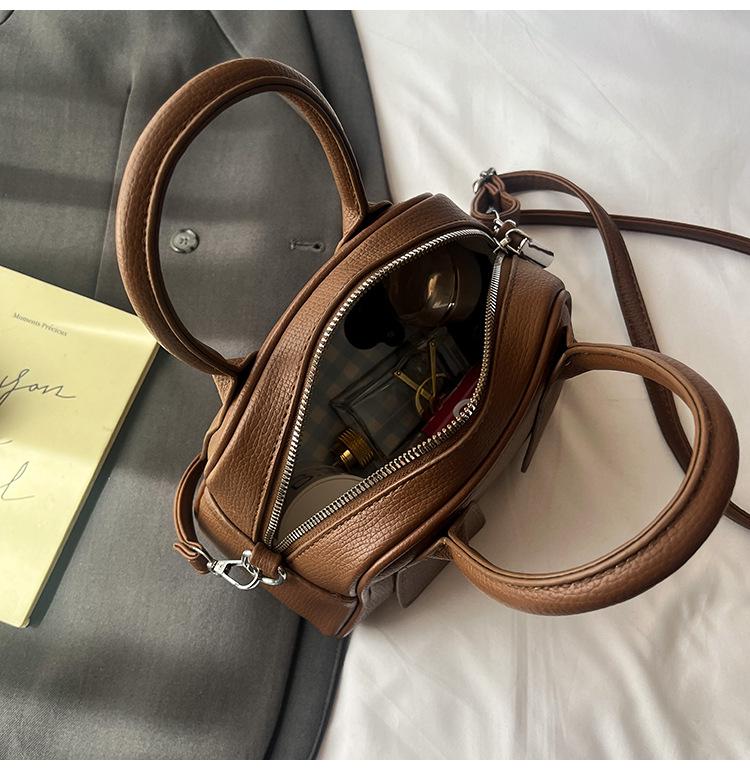 Versatile Women's Small Square Crossbody Handbag - Fashionable, Simple, and Casual Shoulder Bag