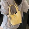 This Year's Popular Simple Ou Ruofeng Lychee Pattern Hand Carrying Bucket Bag Fashion Temperament Versatile High Sense Messenger Women's Bag