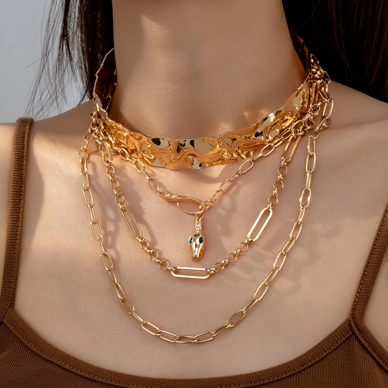 

A Bohemian-Style Choker Necklace Set with a Snake-Shaped Necklace, Suitable for Vacation and Everyday Wear