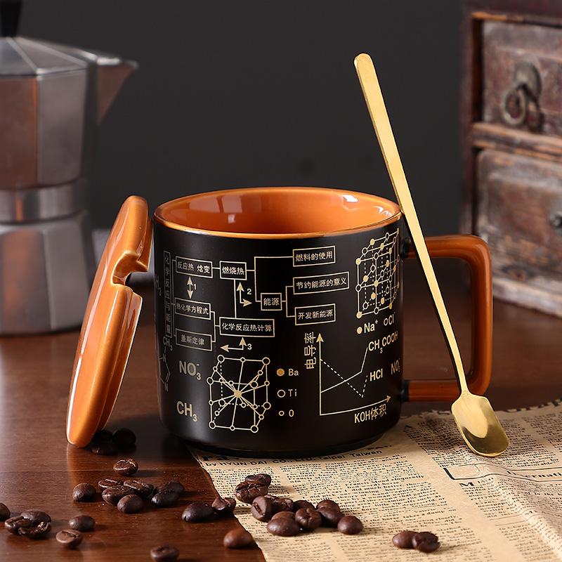 

Студенческая персонализированная креативная керамическая кружка с крышкой и ложкой, термостойкая, офисная чашка, чашка для воды для мальчиков, кофейная кружка 301-400ml