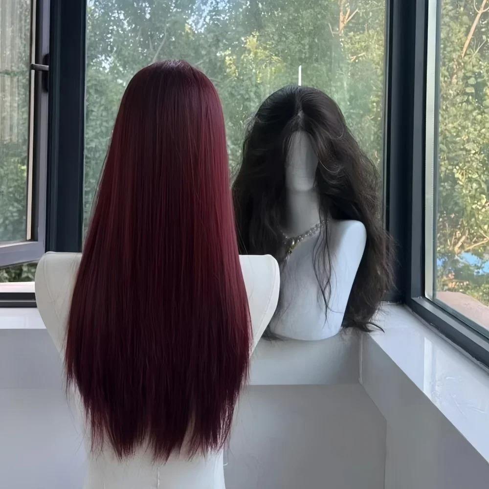 Sort Syntetisk Paryk Med En Feminin Charme. Langt Lige Hår Med Midterskilning. Naturligt Fuld Hoveddække Til Daglig Cosplay