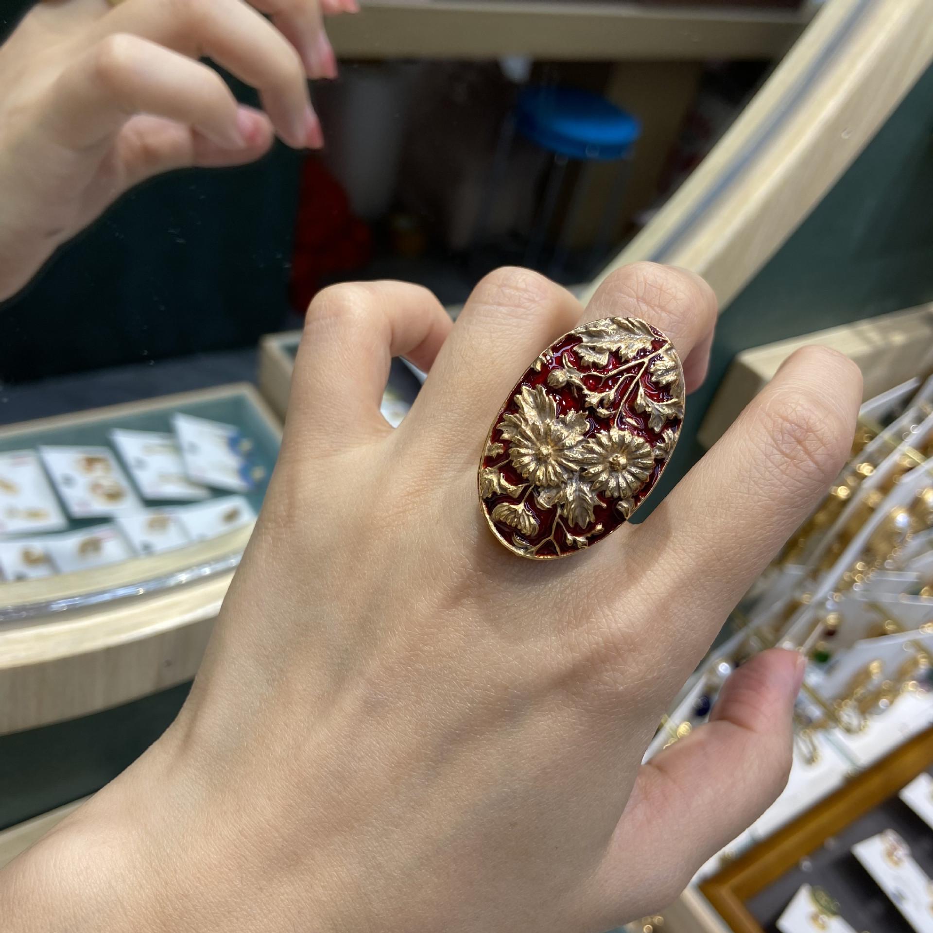 

[Золото] Кольцо Court Ring Vintage Western Color Embossed Floral Egg Ring Black Gold Enamel