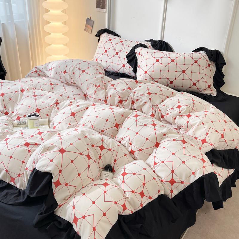 

2024 Новый корейский свежий кремовый комплект из четырех предметов Fengyun Duo Cotton Edge с черно-белой печатью Cover 150 x 200