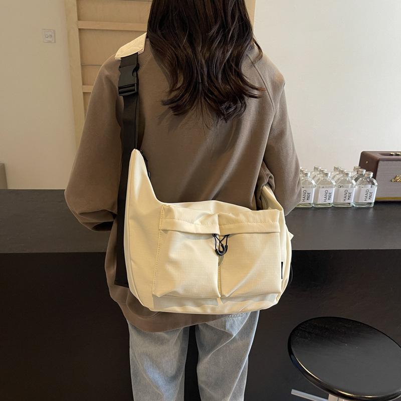 Japanese Large-capacity Commuter Bag Messenger Bag Women's 2025 New Large-capacity Student Casual Simple Fashion Shoulder Bag