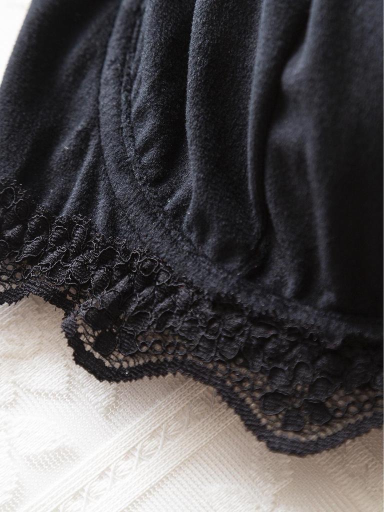 Großformatiges Schwarzes Samt- und Spitzen-Push-Up-BH mit Schnür-Höschen-Set