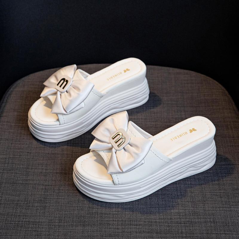 Thick-bottomed Slope Heel Slippers Women's Summer Outer Wear 2025 New High-end Feeling Going Out Versatile Fashion Muffin One-word Cool Slippers