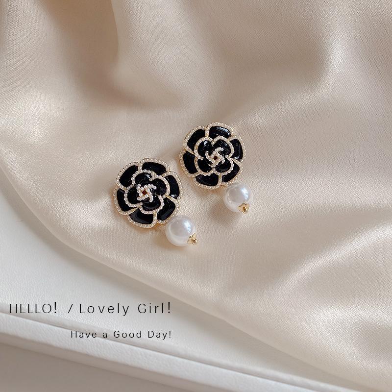 Korean Style Fashion Pearl Camellia Earrings For Women Girls Crystal Pendant Jewelry Lady Trendy Vintage Accessories Ear Rings