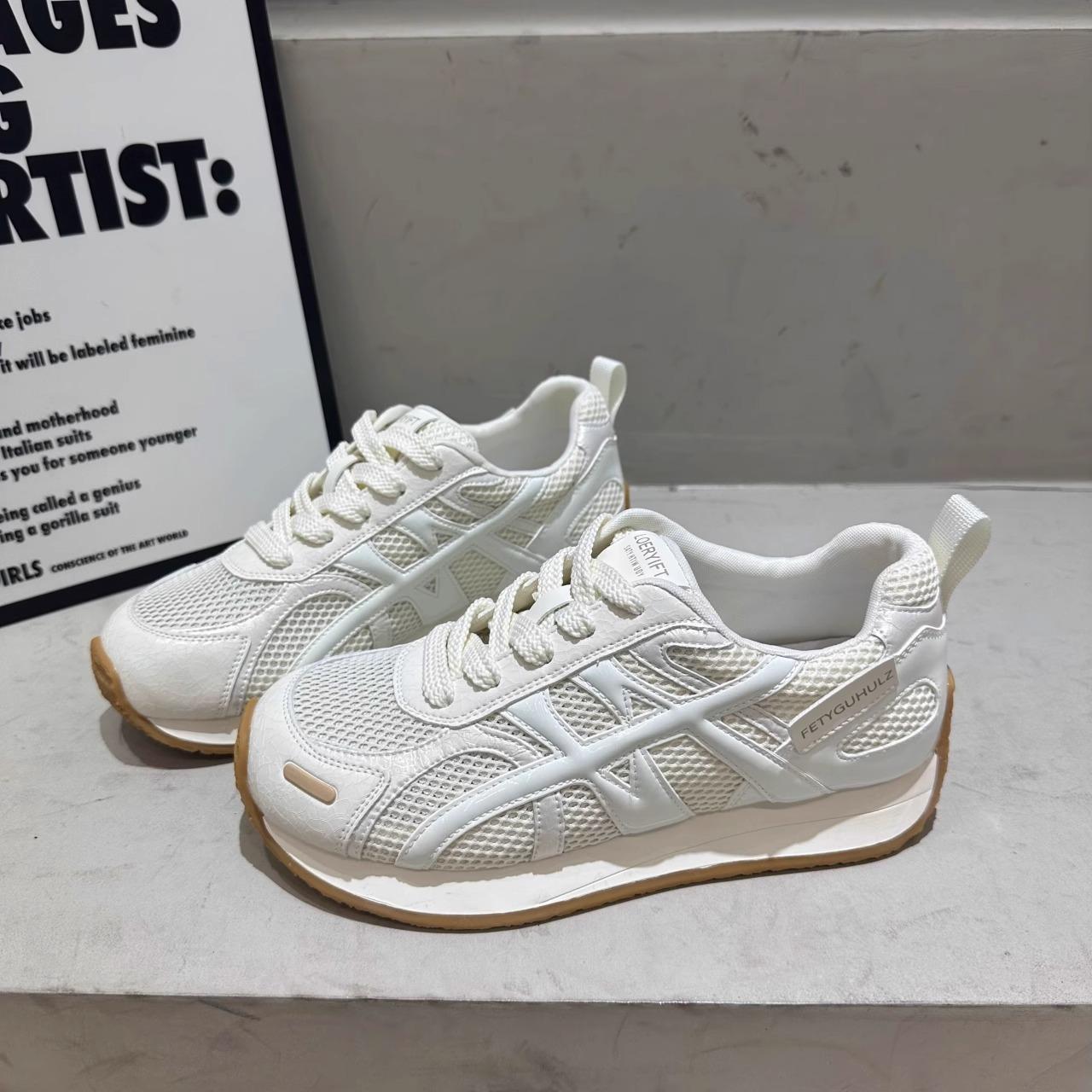 

2025 весна ретро универсальные сетчатые дышащие в цветовой гамме повседневные спортивные туфли женские новые мягкая подошва увеличивающие рост кроссовки для папы тренд 40 бежевый