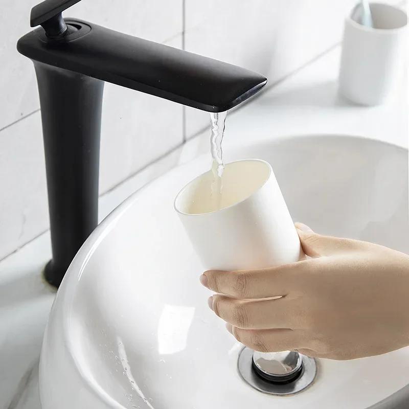 Integrated Toothbrush Cup Toothbrush Holder Bathroom Toilets Storage Cup Traceless Installation Plastic Mouthwash Drinkware Cup