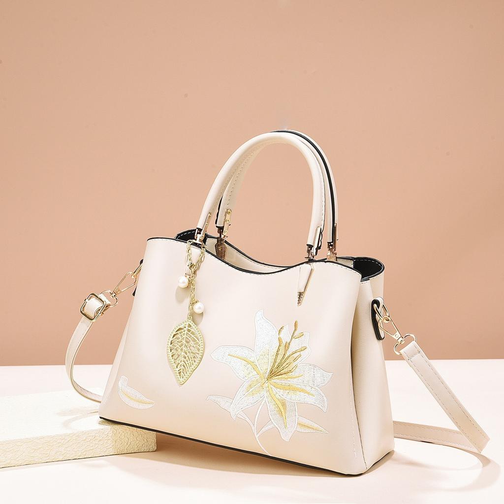 New High-end Embroidered Shoulder Bag for Middle-aged and Elderly Women As A Mother's Day Gift