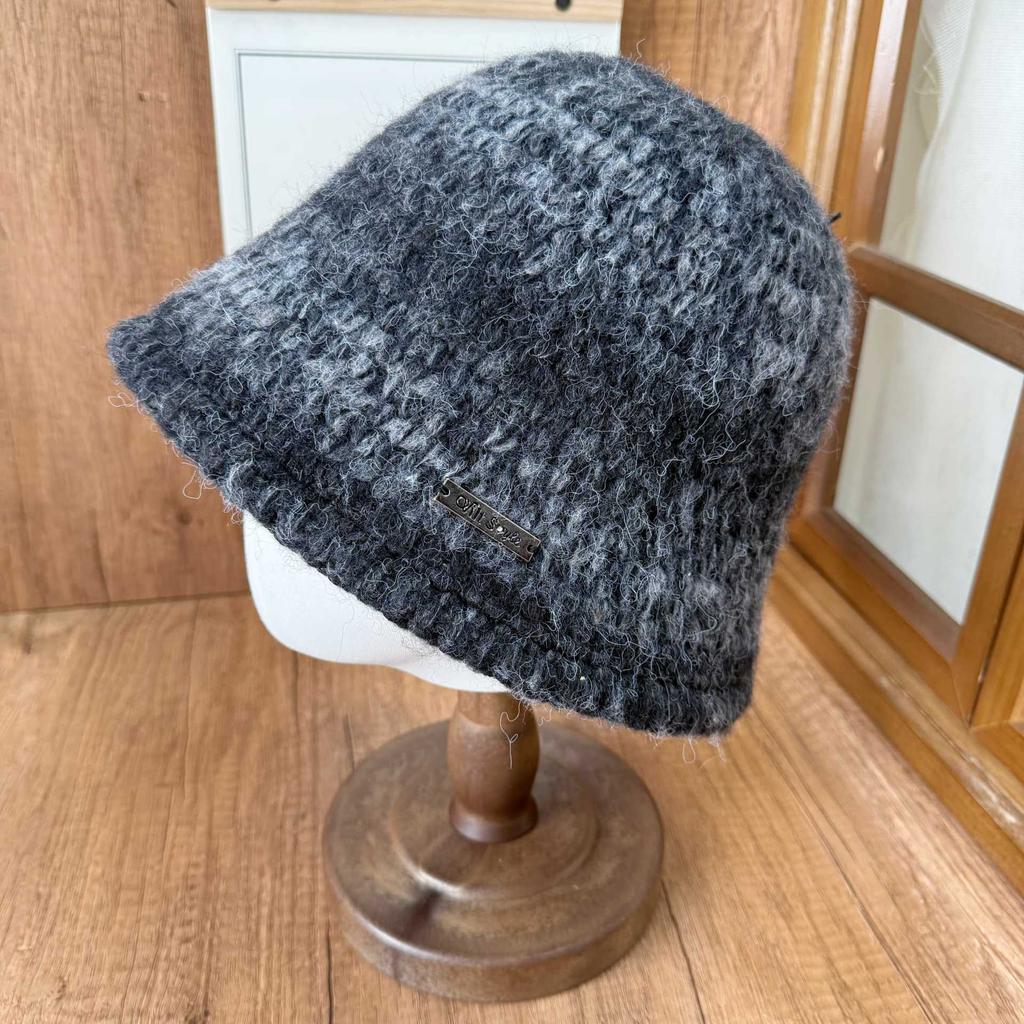 Autumn and winter atmosphere mixed color knitted bucket basin hat women rough crocheting craft metal small label literary style bucket hat
