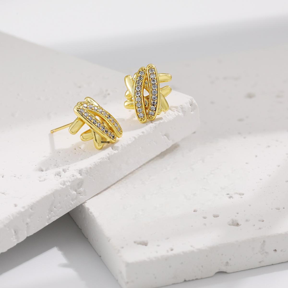 

Retro 8K Zircon Inlaid Copper Stud Earrings - Non-Fading, High-End Luxury for Women золотий