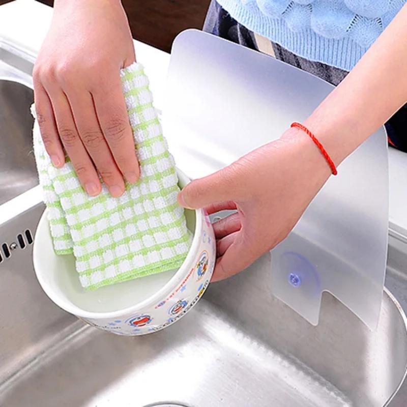 1Pc New Arrival Kitchen Sink Water Splash Guards with Sucker Waterproof Screen for Dish Fruit Vegetable Washing Anti-water Board