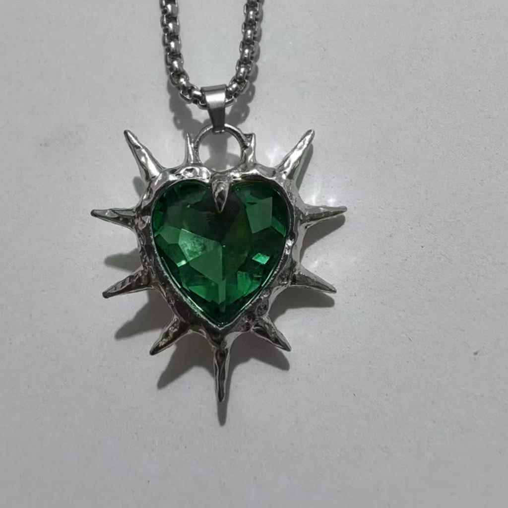 Elegante Robuste Legierung Liebesherz Halskette mit Dornendesigns Tragbares Modeaccessoire für Partyzubehör und Dates