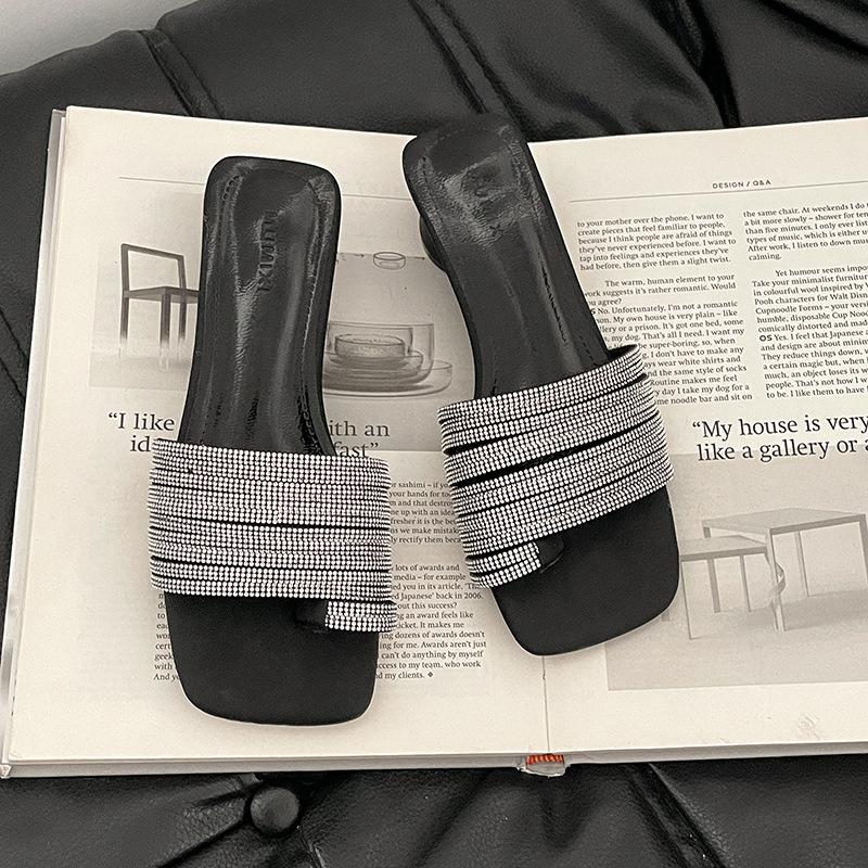 Fashion French High-end Sense Sparkling Rhinestone Sleeve Toe Slippers Women's 2025 Summer Wear Temperament Versatile Sandals