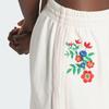 Adidas Pantaloni scurți sport casual originali cu model floral brodat, cu elastic, pentru femei, alb-nor IS3869