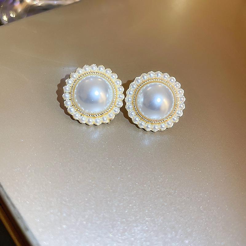 French Retro Zircon & Pearl Geometric Stud Earrings: Luxurious and Fashionable Accessories for Women