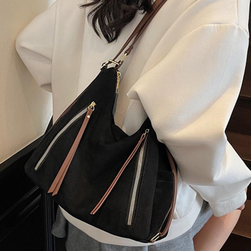 Large capacity bag women's summer foreign style 2025 new matte retro shoulder messenger bag casual commuter tote bag