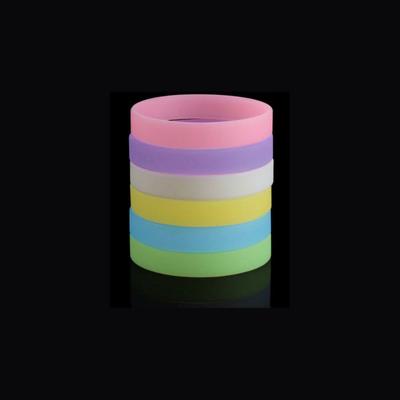 Monde Silicone 10pcs Bracelet lumineux en silicone bracelet de sport bracelet de poignet avec bracelet en silicone monochrome brillant pour adulte