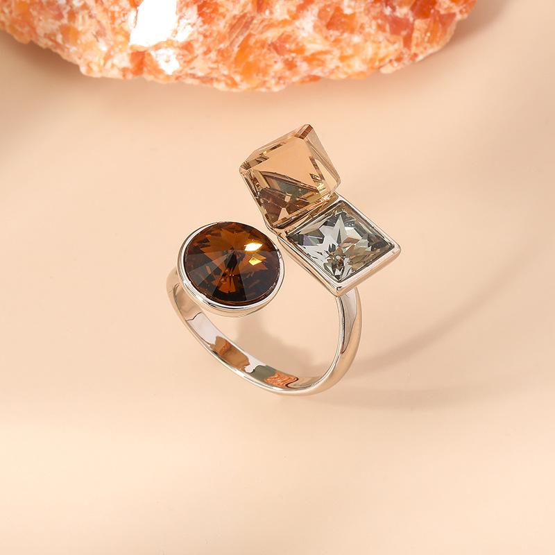 

Кристаллическое трехмерное модное темпераментное геометрическое кольцо с бриллиантом, простой нишевый дизайн, регулируемое кольцо с отверстием A