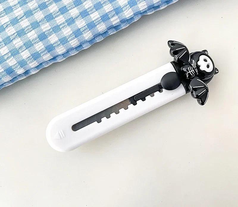 

1 шт. милый мультяшный нож на Хэллоуин для школьников, милый мини-портативный нож для бумаги, безопасный кавайный нож для коробок, школьные принадлежности