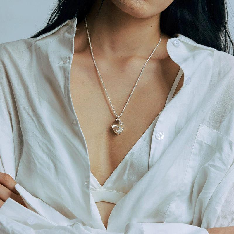 Elegant Water Drop Pendant Necklace for Women - Light Luxury, Fashionable Clavicle Chain, Stylish Niche Choker