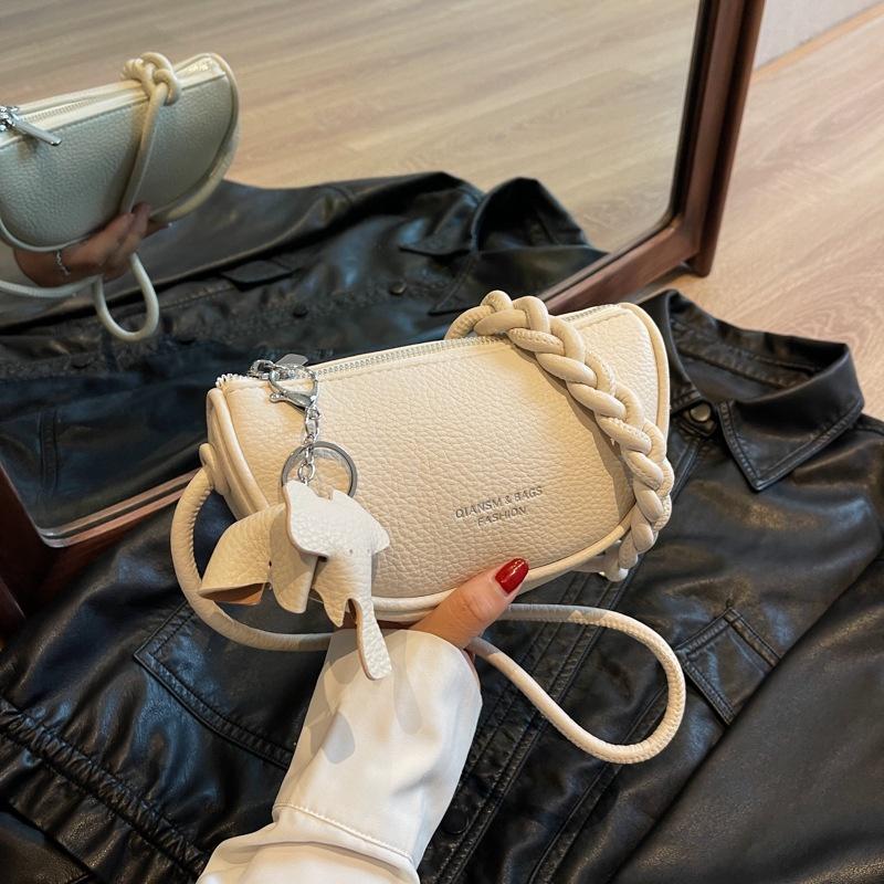 IELGY women's fashion high-end underarm bag, solid color PU French niche one-shoulder foreign-style saddle bag