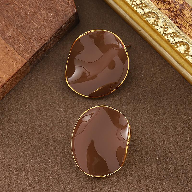 French elegance temperament small fragrance dripping oil irregular wave earrings light luxury high sense super white commuter earrings